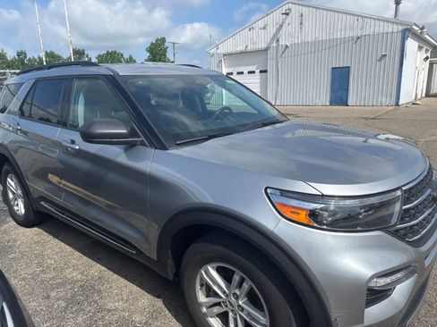 Used 2023 Ford Explorer XLT w/ Equipment Group 202A AWD/4WD image 8