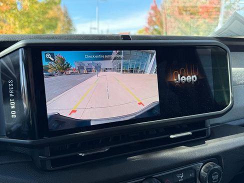 New 2025 Jeep Gladiator Sport image 19