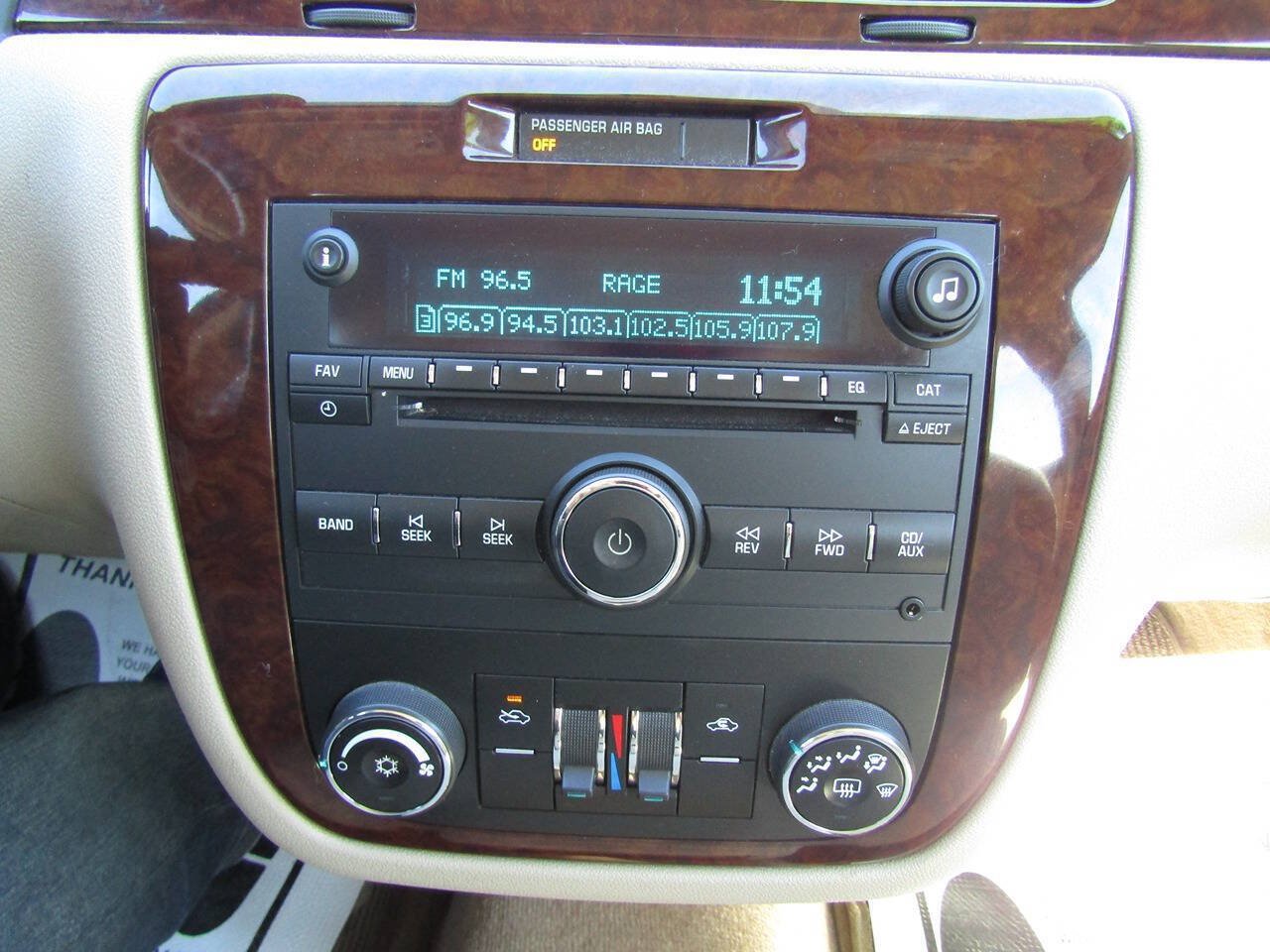Used 2011 Chevrolet Impala LT FWD image 11
