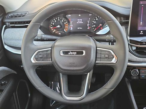 Used 2022 Jeep Compass Latitude image 19