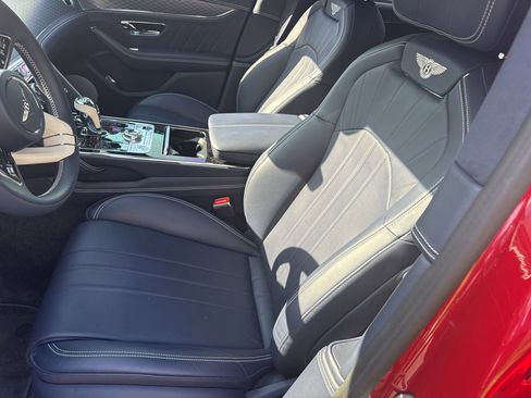 Used 2024 Bentley Flying Spur V8 image 6