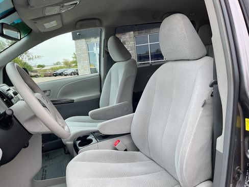Used 2011 Toyota Sienna LE FWD image 15