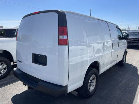 Used 2019 Chevrolet Express 3500 w/ Driver Convenience Package RWD image 7