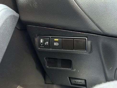 Certified 2023 Toyota Corolla Cross LE image 32