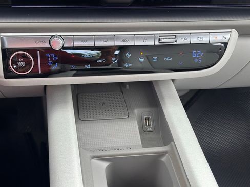 Used 2025 Hyundai Ioniq 6 SEL RWD image 31