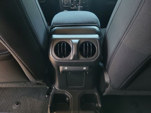 Used 2022 Jeep Wrangler Unlimited Sport AWD/4WD image 10