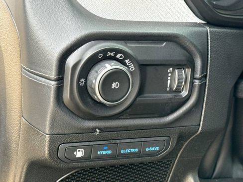 Used 2025 Jeep Wrangler Unlimited Sahara AWD/4WD image 24