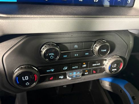 Used 2024 Ford Bronco Black Diamond AWD/4WD image 18