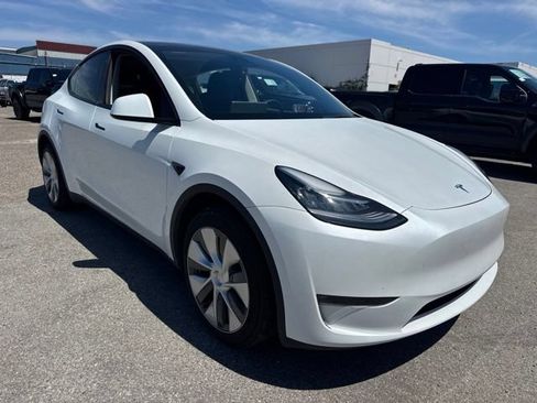 Used 2023 Tesla Model Y Long Range AWD/4WD image 3