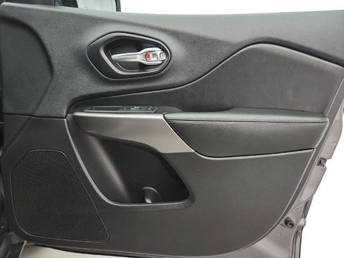 Used 2019 Jeep Cherokee Limited image 33