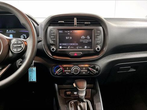 Used 2025 Kia Soul LX FWD image 7