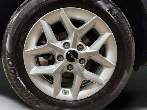 Used 2025 Kia Soul LX w/ LX Technology Package FWD image 28