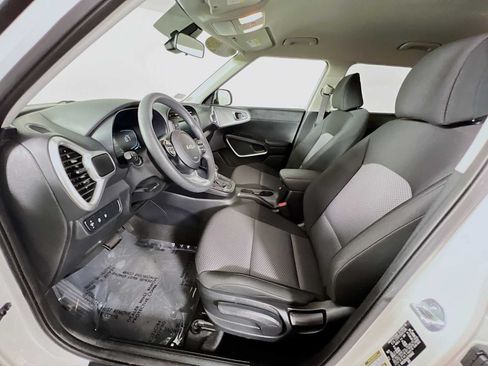 Used 2025 Kia Soul LX w/ LX Technology Package FWD image 20