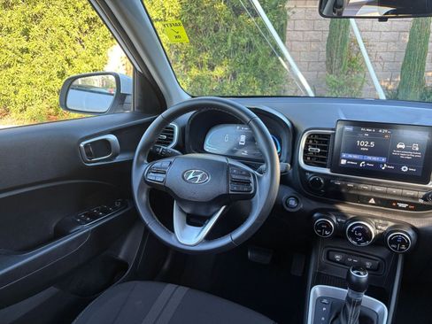 Used 2025 Hyundai Venue SEL image 34