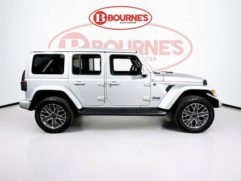 Used 2024 Jeep Wrangler High Altitude AWD/4WD image 13