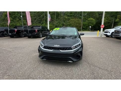Used 2024 Kia Forte LXS FWD image 7