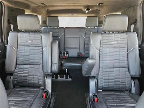 Used 2021 Cadillac Escalade ESV Premium Luxury Platinum image 15