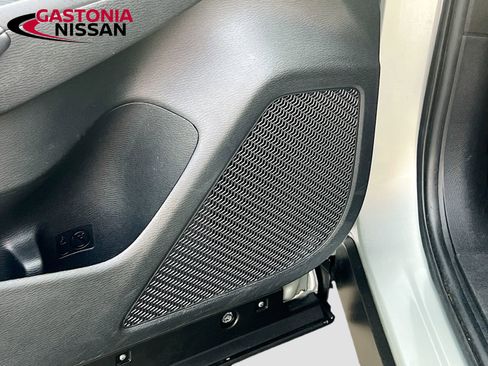 Used 2024 Mitsubishi Outlander SE image 25