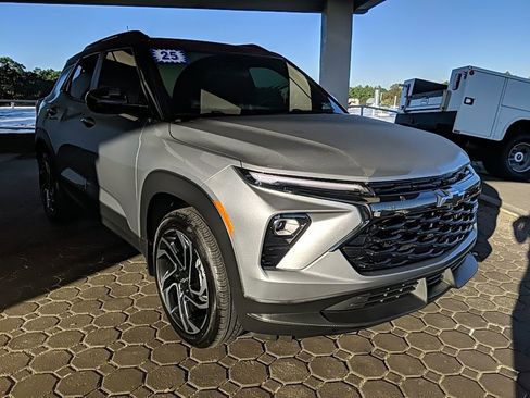 Used 2025 Chevrolet TrailBlazer RS w/ Driver Confidence Package image 3