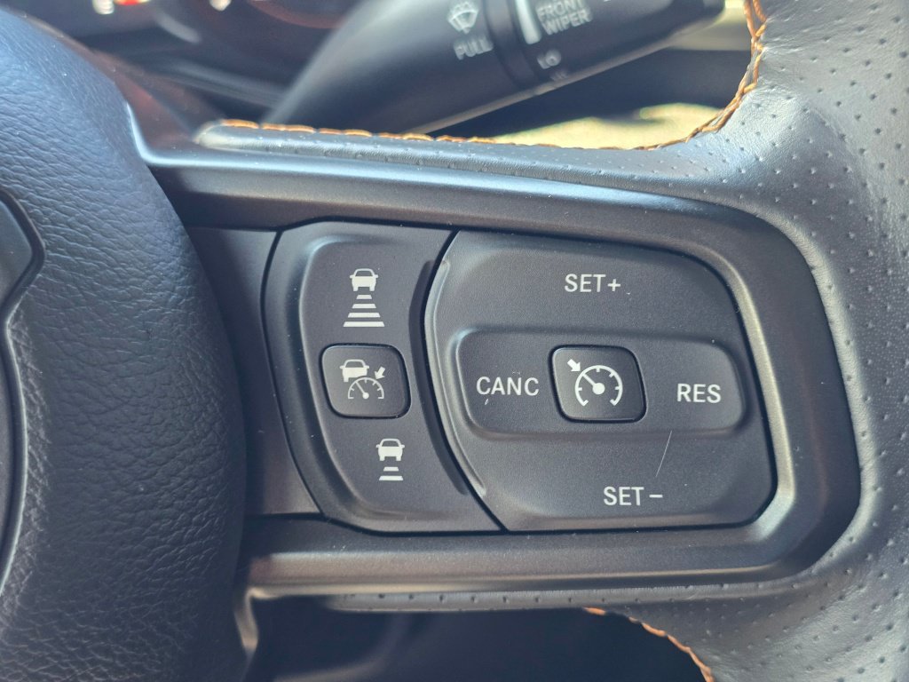 Used 2025 Jeep Gladiator Mojave w/ Convenience Group AWD/4WD image 39
