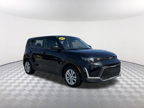 Used 2025 Kia Soul LX FWD image 3