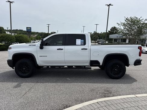 Used 2024 Chevrolet Silverado 2500 ZR2 w/ Technology Package AWD/4WD image 6