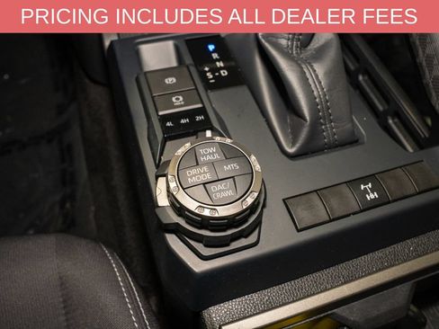 Certified 2025 Toyota Tacoma TRD Off-Road AWD/4WD image 18