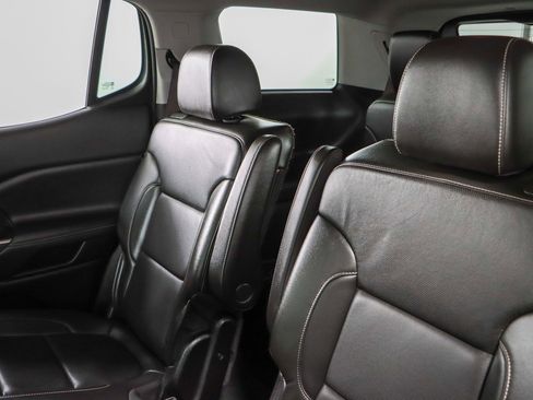 Used 2023 GMC Acadia SLT image 25