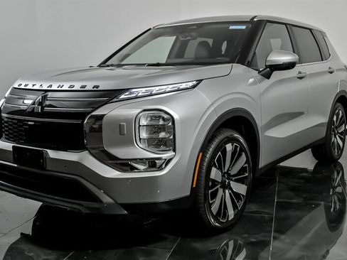 New 2025 Mitsubishi Outlander SE image 5