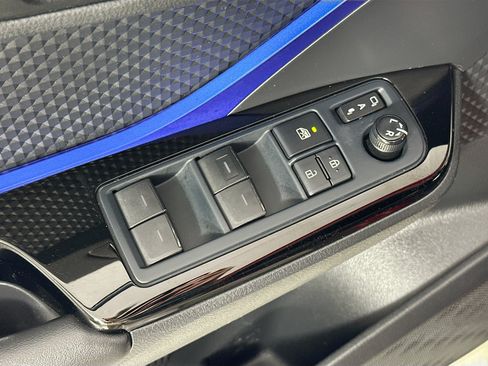 Used 2022 Toyota C-HR XLE FWD image 17
