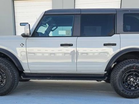 New 2026 Ford Bronco Outer Banks w/ Sasquatch Package image 3