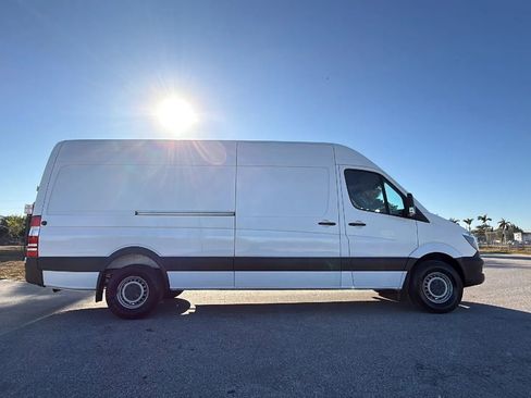 Used 2017 Mercedes-Benz Sprinter 2500 image 6