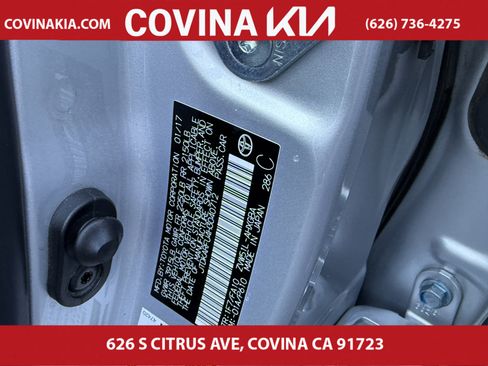 Used 2017 Toyota Prius Three image 33