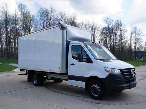 Used 2021 Mercedes-Benz Sprinter 4500 w/ Premium Package image 7