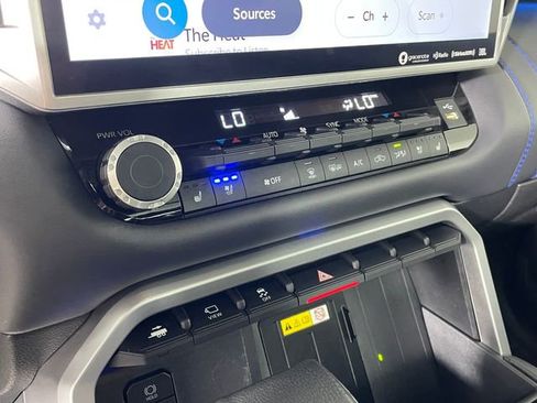 Used 2023 Toyota Tundra Platinum image 9