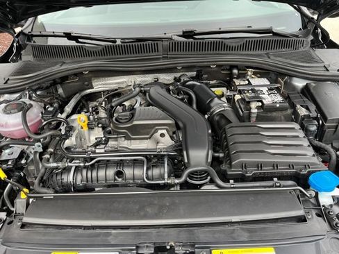 Used 2025 Volkswagen Jetta SE FWD image 34