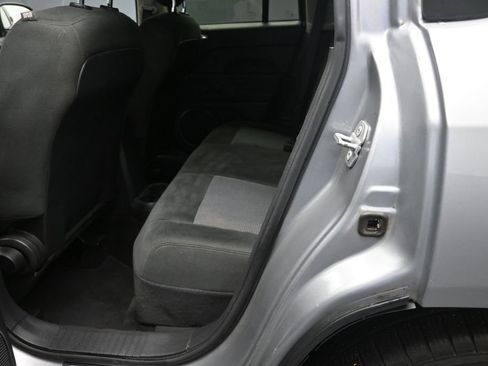 Used 2016 Jeep Compass Sport FWD image 19