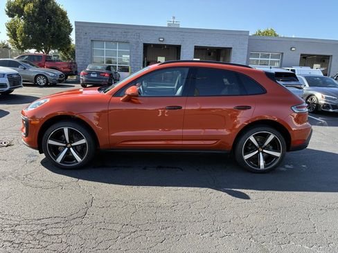 Used 2023 Porsche Macan AWD/4WD image 8
