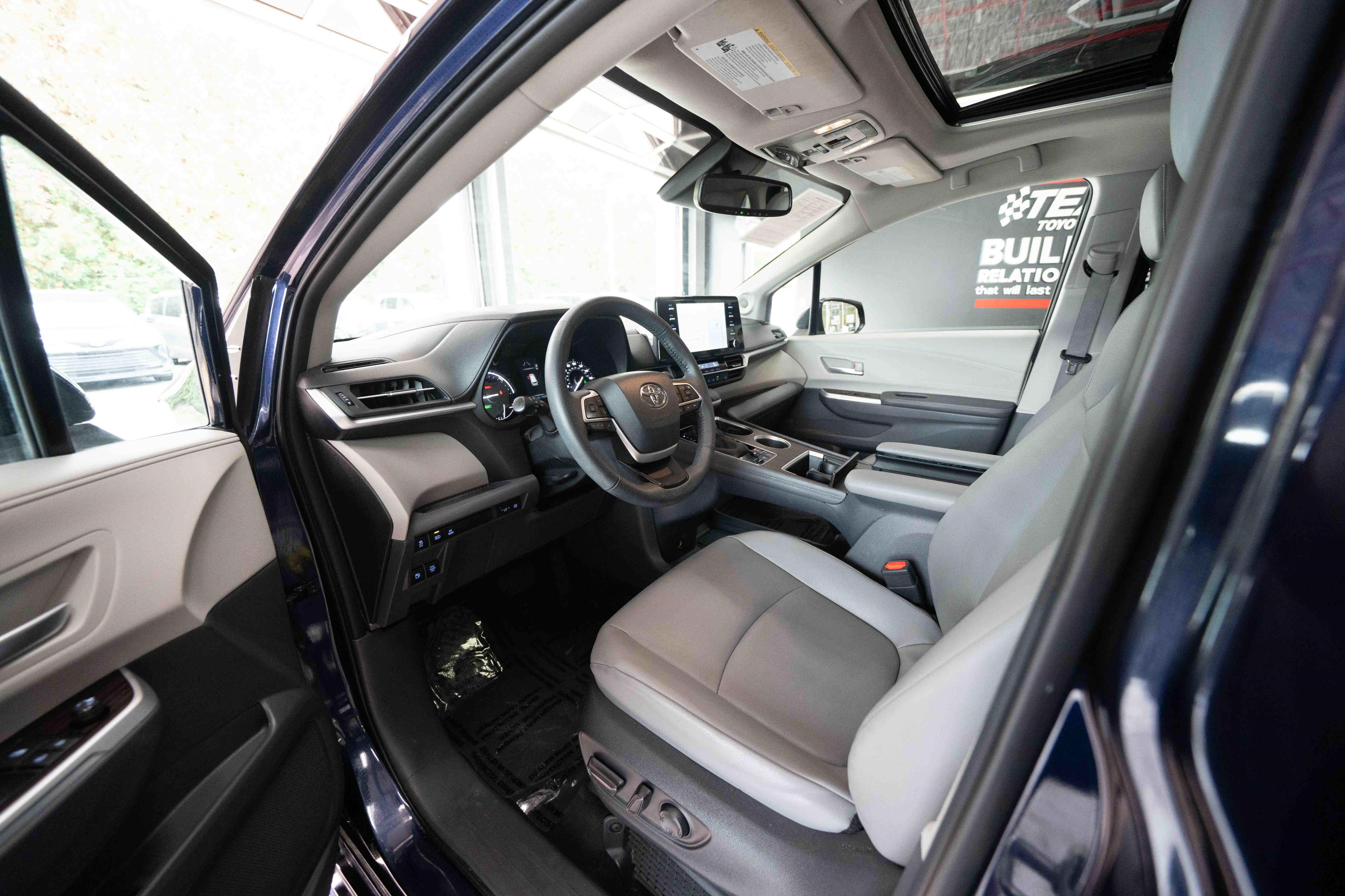 Certified 2023 Toyota Sienna XLE w/ XLE Plus Package AWD/4WD image 9