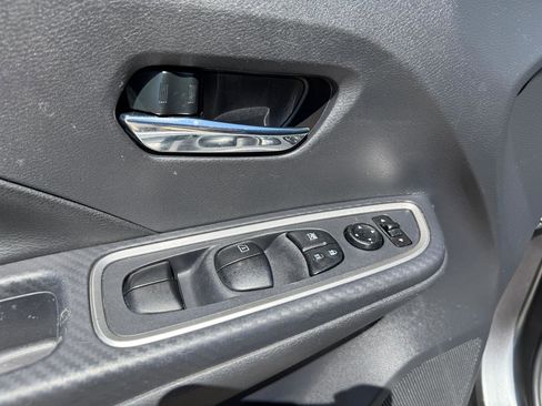 Used 2025 Nissan Versa SR w/ Trunk Package image 8