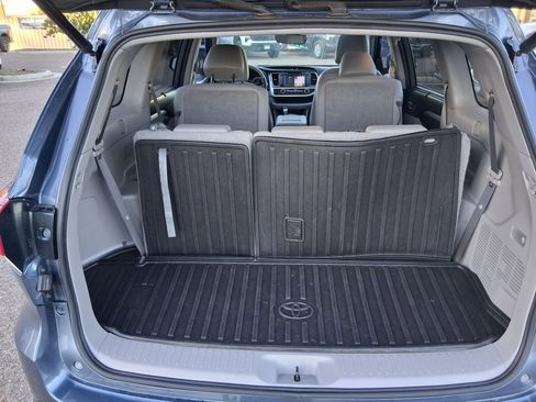 Used 2019 Toyota Highlander XLE image 6