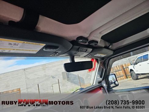 Used 2023 Jeep Gladiator Rubicon w/ Cold Weather Group image 16