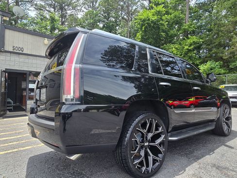 Used 2016 Cadillac Escalade Luxury AWD/4WD image 8