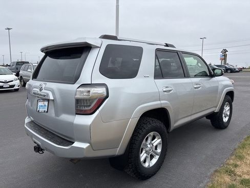 Used 2020 Toyota 4Runner 4WD image 6