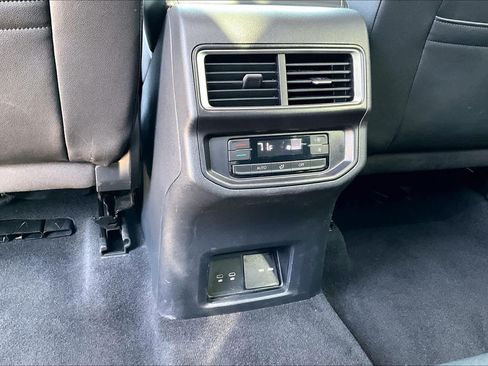 Used 2026 Volkswagen Atlas SE FWD image 32