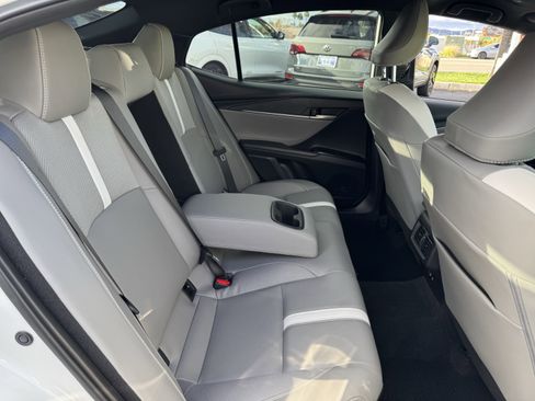 Used 2025 Toyota Camry SE image 34