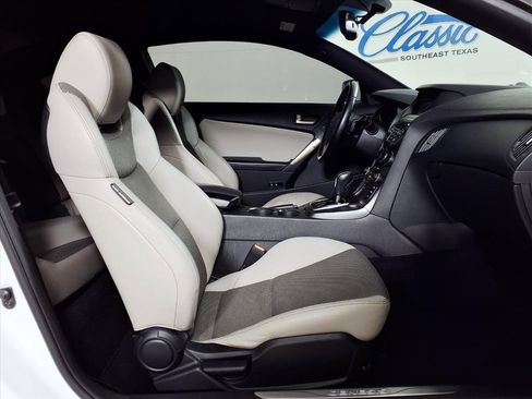 Used 2015 Hyundai Genesis 3.8 image 19