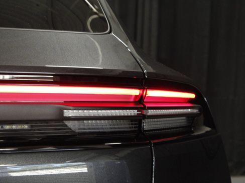 Certified 2025 Porsche Macan 4 Electric AWD/4WD image 21