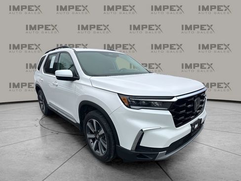 Used 2024 Honda Pilot Touring image 7