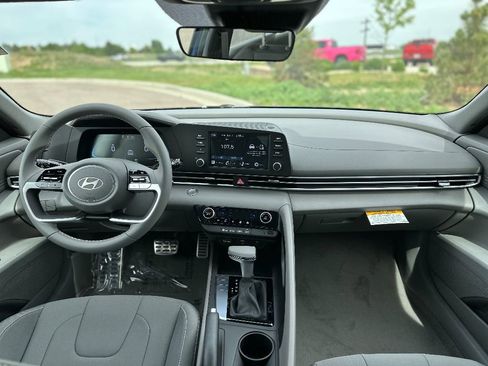 New 2025 Hyundai Elantra Sport image 9